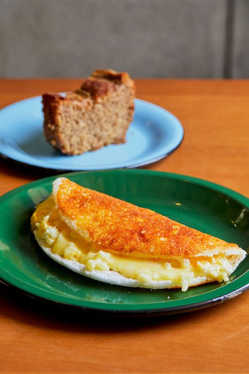 TAPIOCA INVERTIDA COM OVO E QUEIJO + BOLO DE BANANA