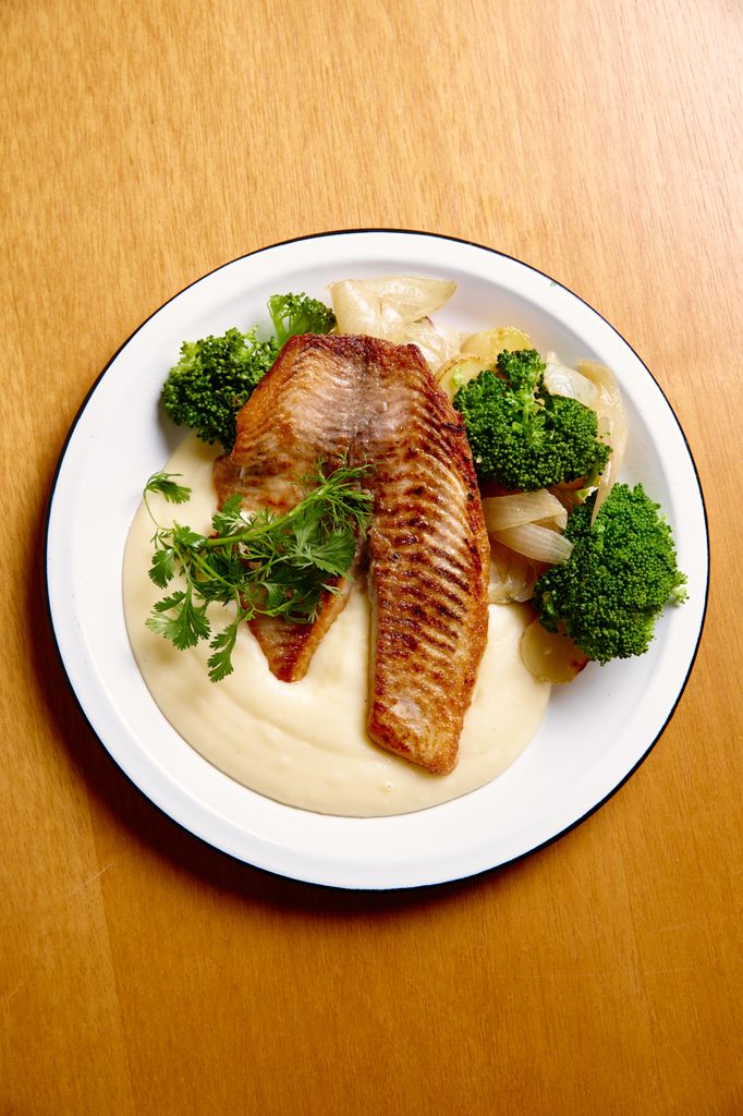 Tilápia Grelhada com Legumes Grelhados e Purê de Batata